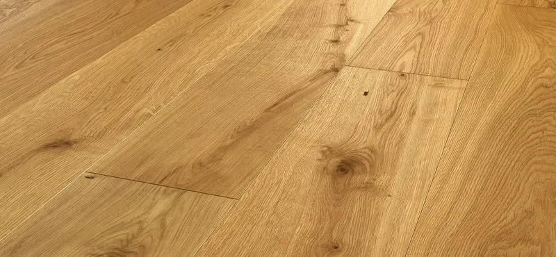 Hrastov parket z obdelavo Krtačeno