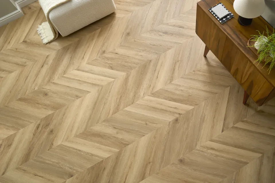 Vinilna talna obloga Moduleo v vzorcu chevron, dekor Tucson Oak